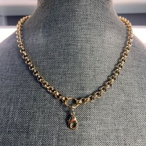 Luxurious Gold Chain Necklace with Pendant